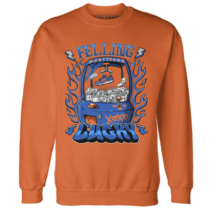 Dunk-Low-Knicks-Sweatshirt-Match-Feeling-Lucky