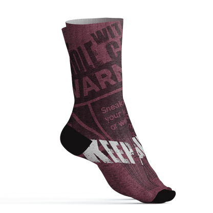 VaporMax-Night-Maron-Burgundy-Socks-Match-Sneaker-Addict-3D-Warning