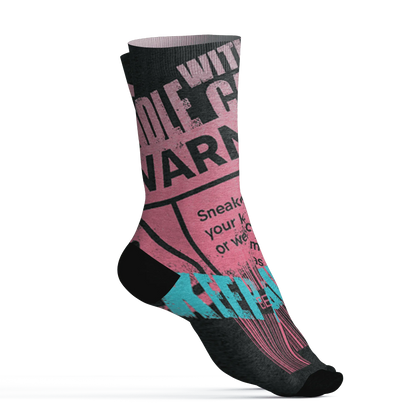 VaporMax-Plus-South-Beach-Socks-Match-Sneaker-Addict-3D-Warning